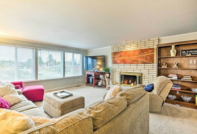 Spacious Tacoma Getaway: 2 Mi To Old Town!