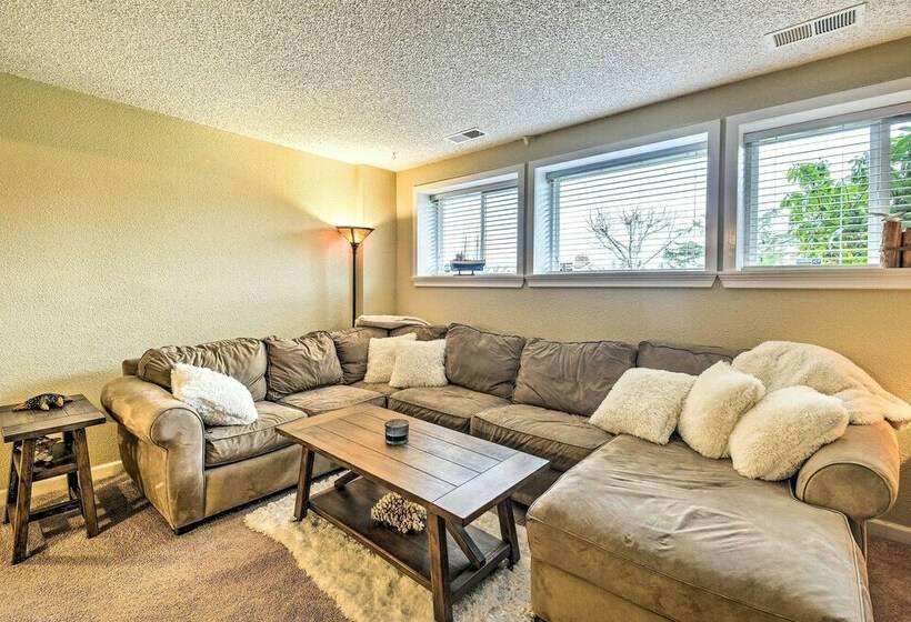 Spacious Tacoma Getaway: 2 Mi To Old Town!