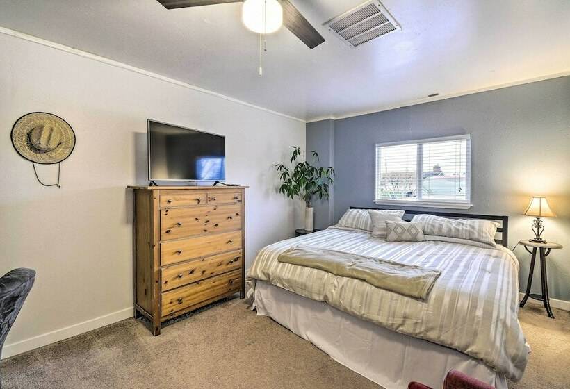 Spacious Tacoma Getaway: 2 Mi To Old Town!