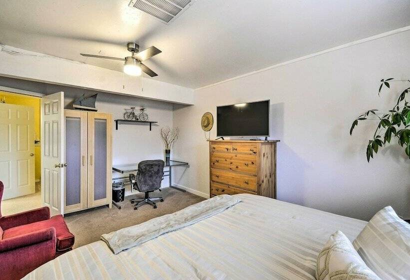 Spacious Tacoma Getaway: 2 Mi To Old Town!