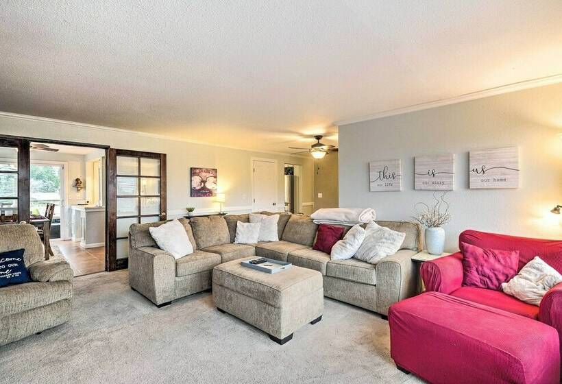 Spacious Tacoma Getaway: 2 Mi To Old Town!