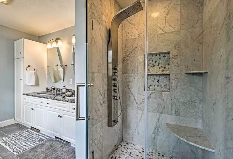 Spacious Waterfront Falmouth Home On Jenkins Pond!