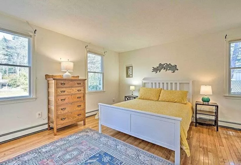 Spacious Waterfront Falmouth Home On Jenkins Pond!