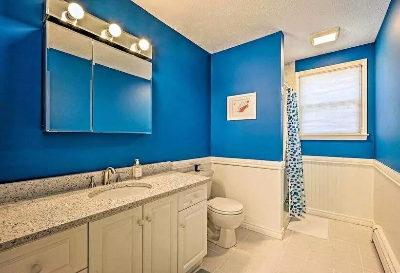 Spacious Waterfront Falmouth Home On Jenkins Pond!