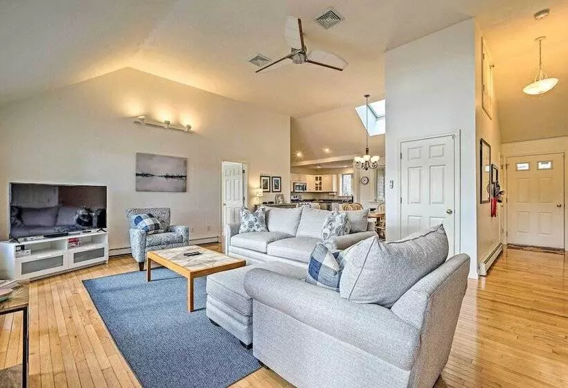 Spacious Waterfront Falmouth Home On Jenkins Pond!