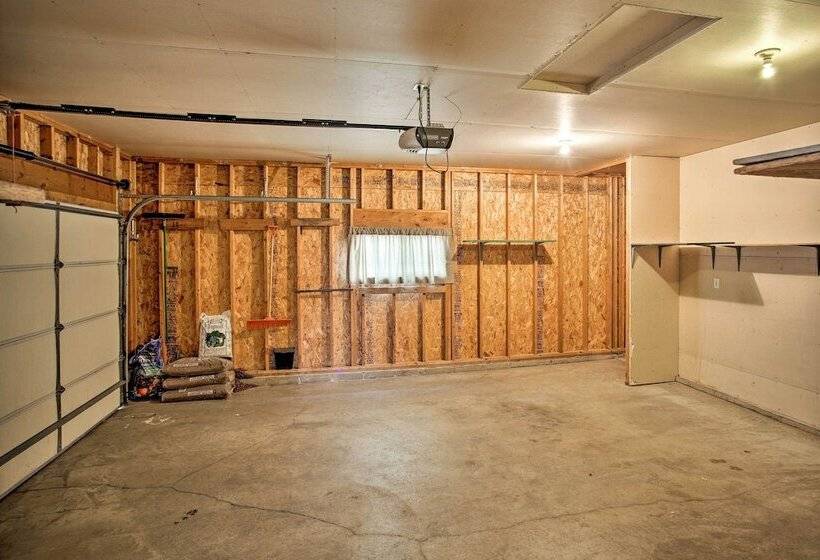 Suburban Gem W/yard+deck 5mi From Dtwn Rochester!