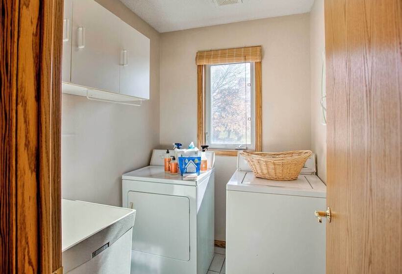 Suburban Gem W/yard+deck 5mi From Dtwn Rochester!