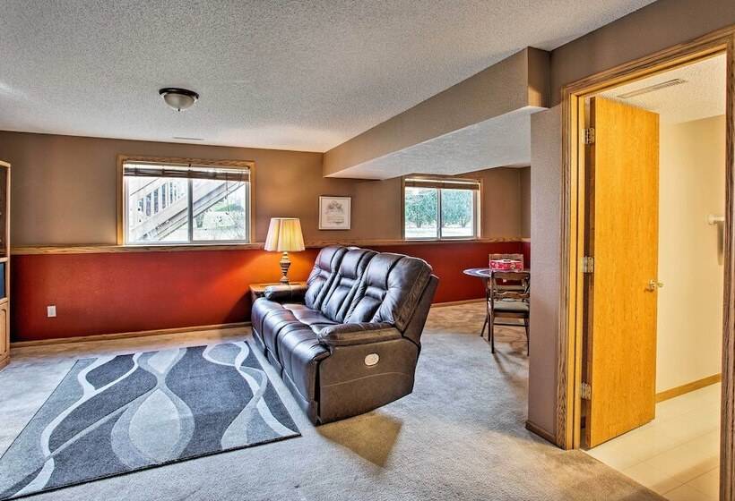 Suburban Gem W/yard+deck 5mi From Dtwn Rochester!