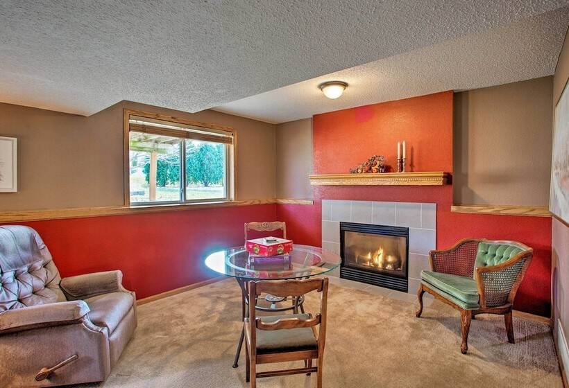 Suburban Gem W/yard+deck 5mi From Dtwn Rochester!