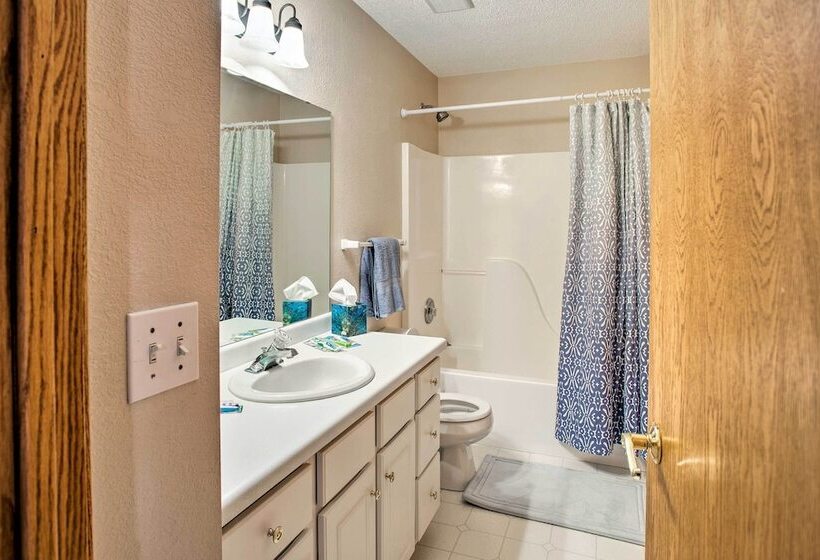 Suburban Gem W/yard+deck 5mi From Dtwn Rochester!