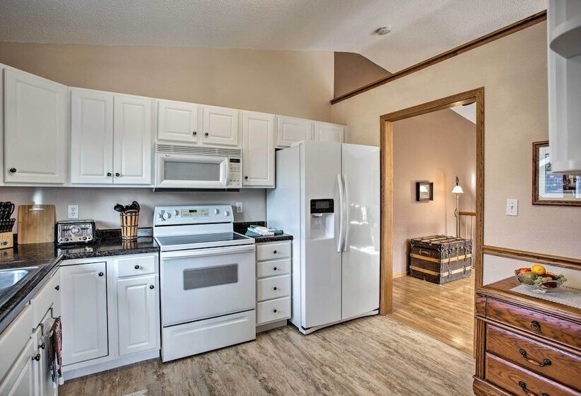 Suburban Gem W/yard+deck 5mi From Dtwn Rochester!