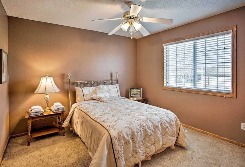 Suburban Gem W/yard+deck 5mi From Dtwn Rochester!