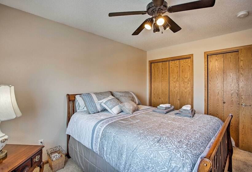 Suburban Gem W/yard+deck 5mi From Dtwn Rochester!