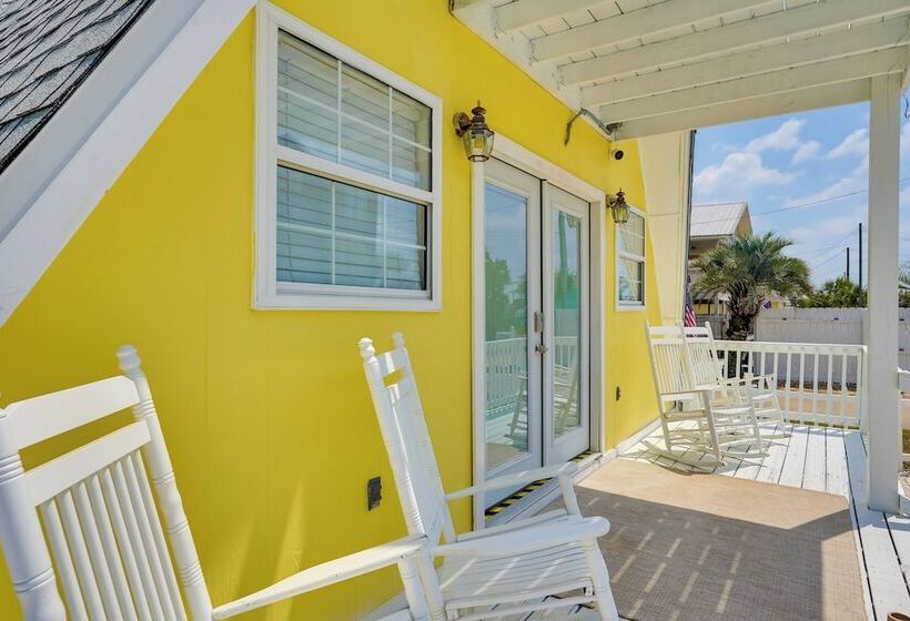 A Frame Family Home Near Beach: Beach Gear!