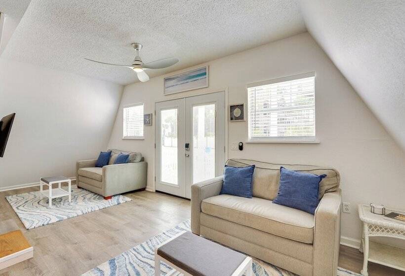 A Frame Family Home Near Beach: Beach Gear!