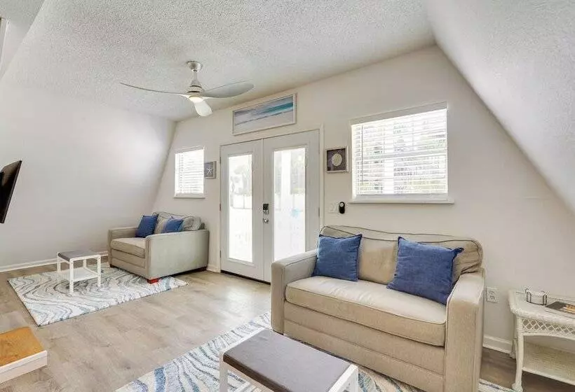 A Frame Family Home Near Beach: Beach Gear!