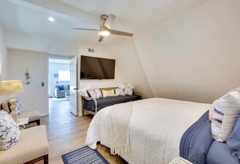 A Frame Family Home Near Beach: Beach Gear!