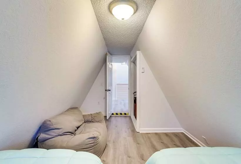 A Frame Family Home Near Beach: Beach Gear!