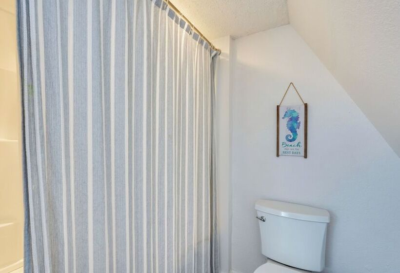 A Frame Family Home Near Beach: Beach Gear!