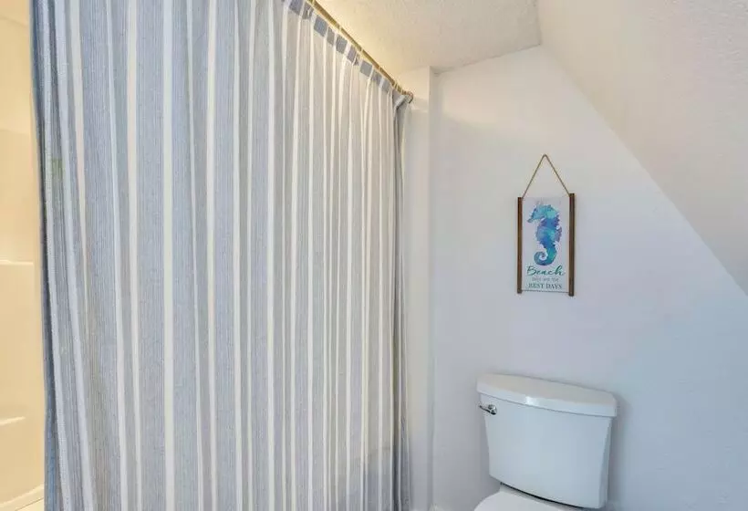 A Frame Family Home Near Beach: Beach Gear!