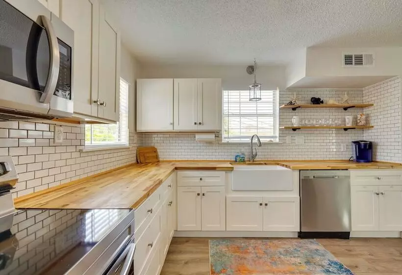 A Frame Family Home Near Beach: Beach Gear!