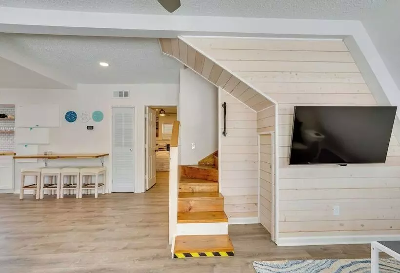 A Frame Family Home Near Beach: Beach Gear!