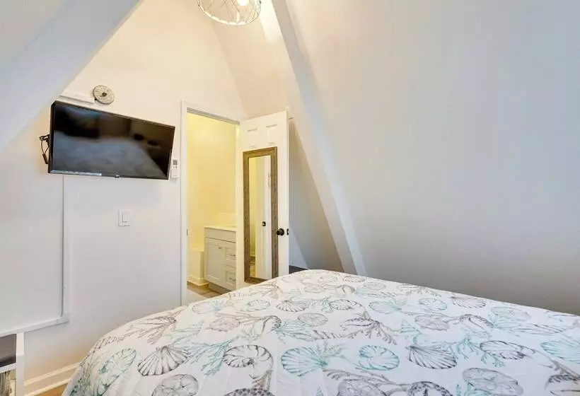 A Frame Family Home Near Beach: Beach Gear!