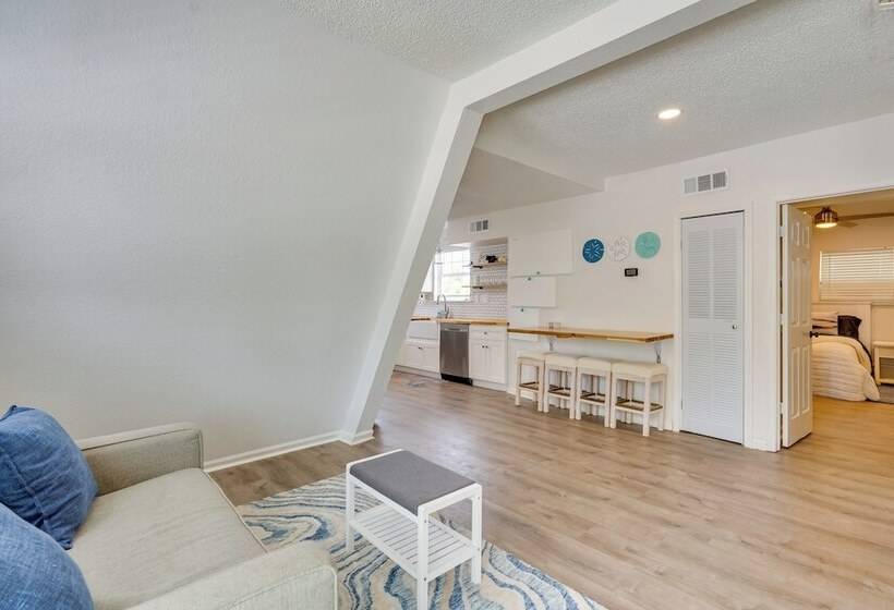 A Frame Family Home Near Beach: Beach Gear!