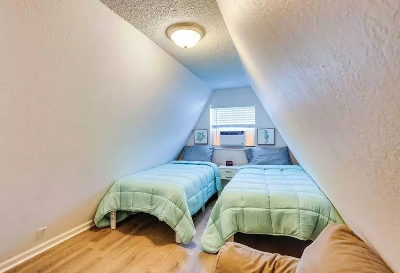 A Frame Family Home Near Beach: Beach Gear!