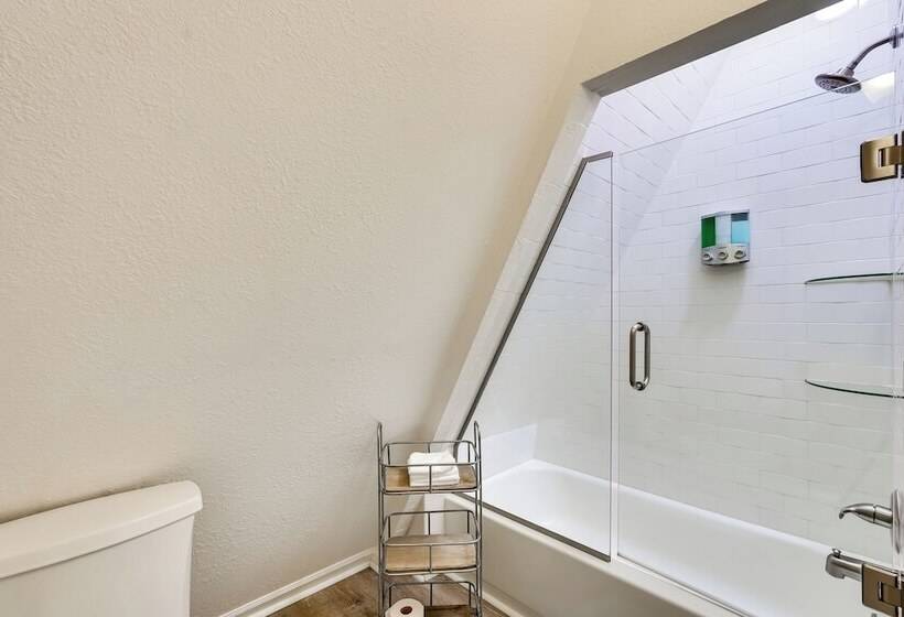 A Frame Family Home Near Beach: Beach Gear!