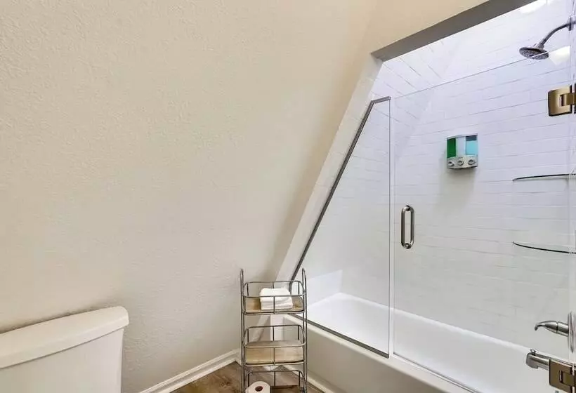 A Frame Family Home Near Beach: Beach Gear!