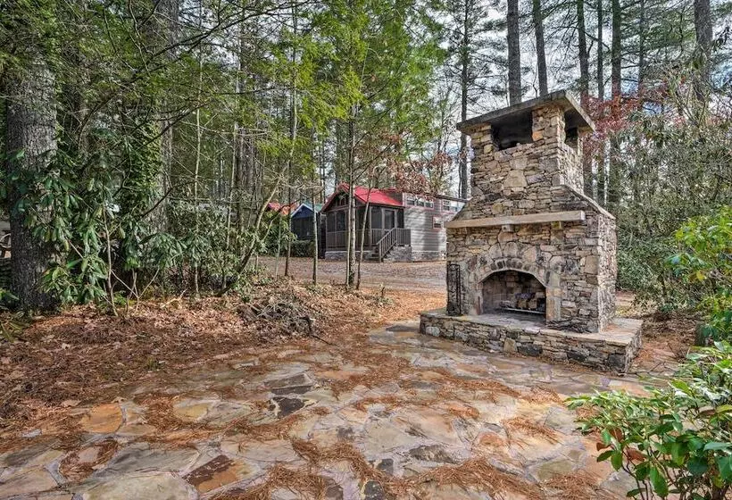 The Cubs Den  Woodsy Highlands Home: Hike & Ski!