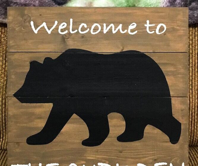 The Cubs Den Woodsy Highlands Home: Hike & Ski!