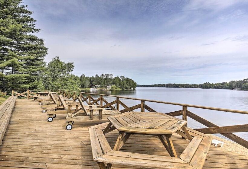 Tomahawk Cottage W/ Fire Pit & Lake Access!