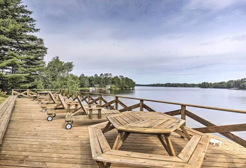 Tomahawk Cottage W/ Fire Pit & Lake Access!