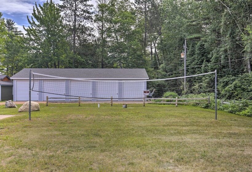 Tomahawk Cottage W/ Fire Pit & Lake Access!