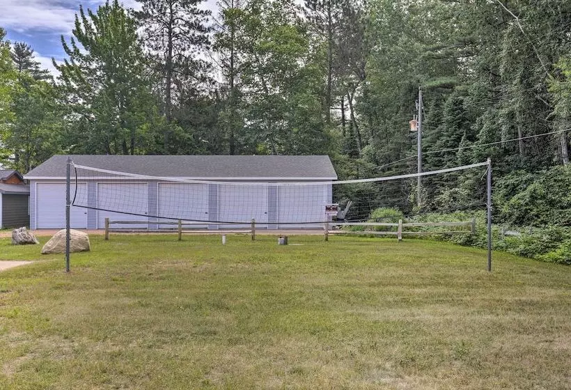 Tomahawk Cottage W/ Fire Pit & Lake Access!