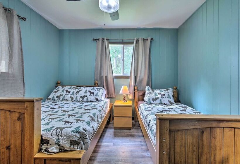 Tomahawk Cottage W/ Fire Pit & Lake Access!