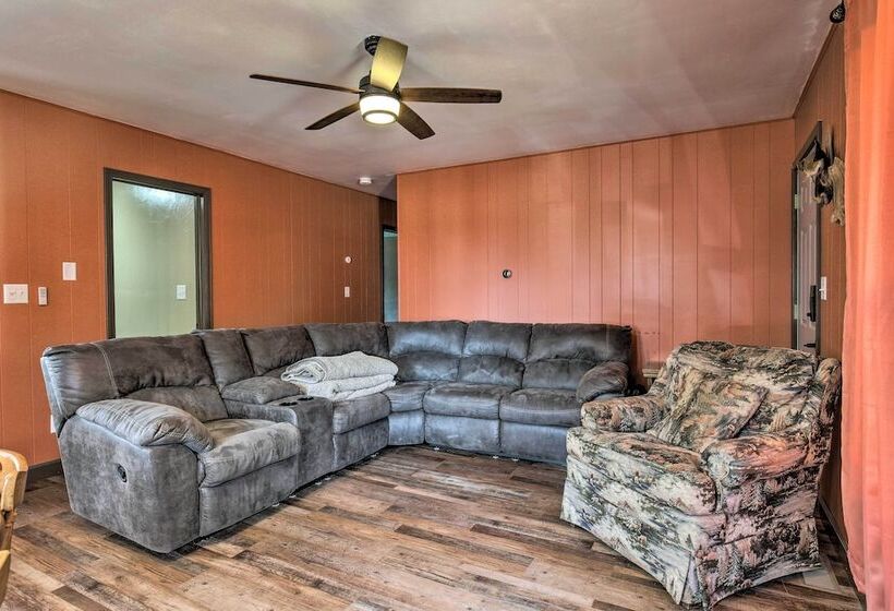 Tomahawk Cottage W/ Fire Pit & Lake Access!