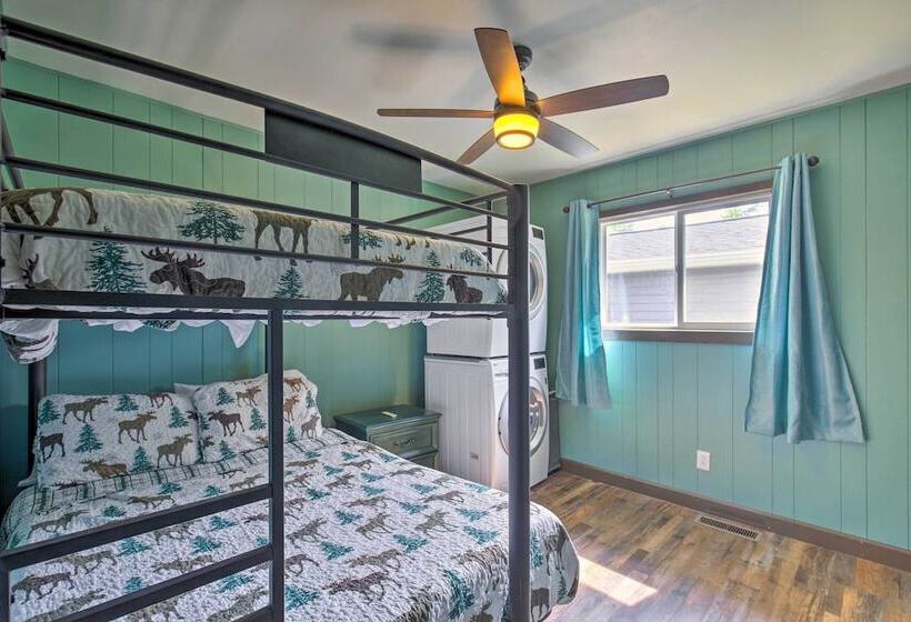 Tomahawk Cottage W/ Fire Pit & Lake Access!