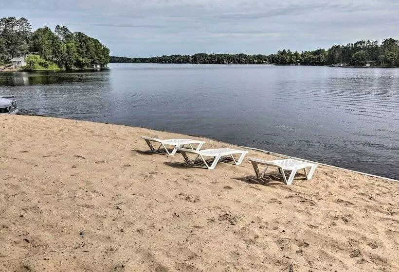 Tomahawk Cottage W/ Fire Pit & Lake Access!