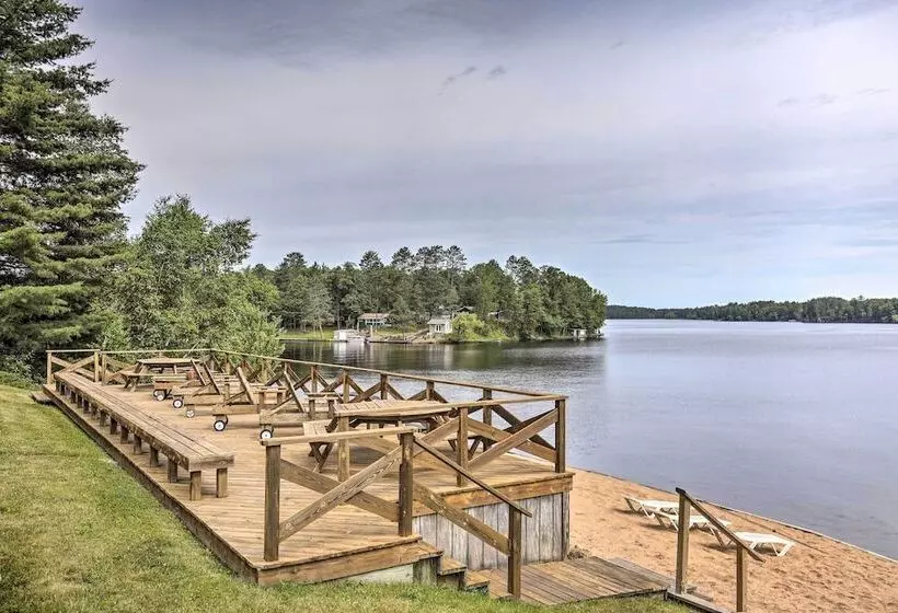 Tomahawk Cottage W/ Fire Pit & Lake Access!