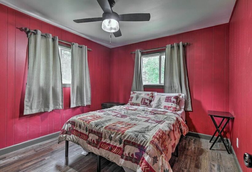 Tomahawk Cottage W/ Fire Pit & Lake Access!