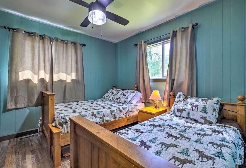 Tomahawk Cottage W/ Fire Pit & Lake Access!