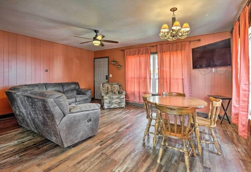 Tomahawk Cottage W/ Fire Pit & Lake Access!