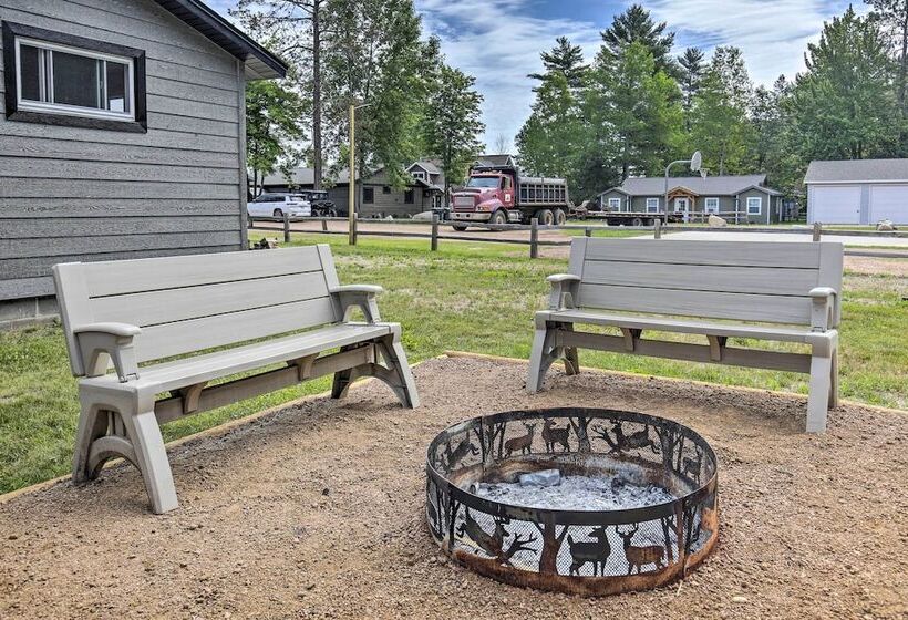 Tomahawk Cottage W/ Fire Pit & Lake Access!