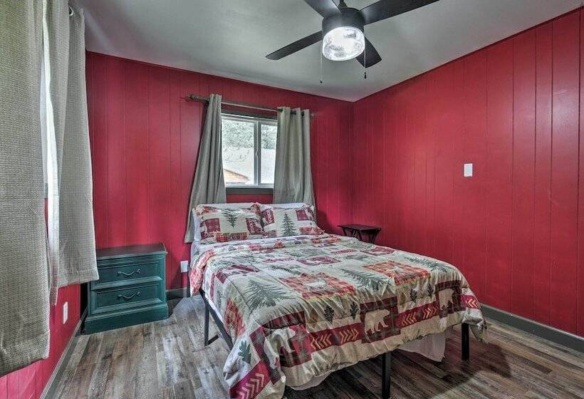 Tomahawk Cottage W/ Fire Pit & Lake Access!