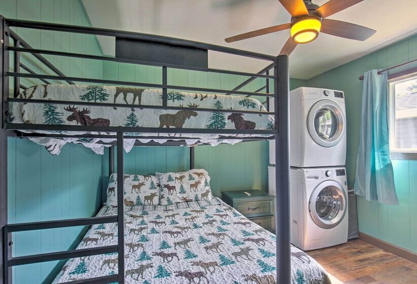 Tomahawk Cottage W/ Fire Pit & Lake Access!