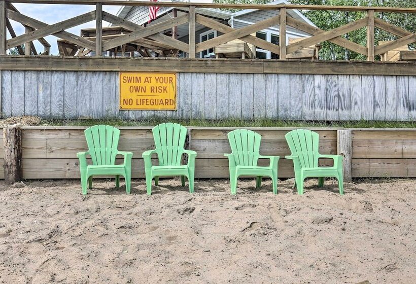 Tomahawk Cottage W/ Fire Pit & Lake Access!