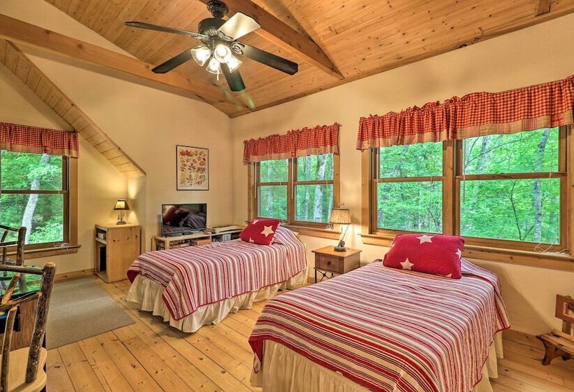 Private Cabin On 2 Acres: Hot Tub, 10 Mi To Boone!